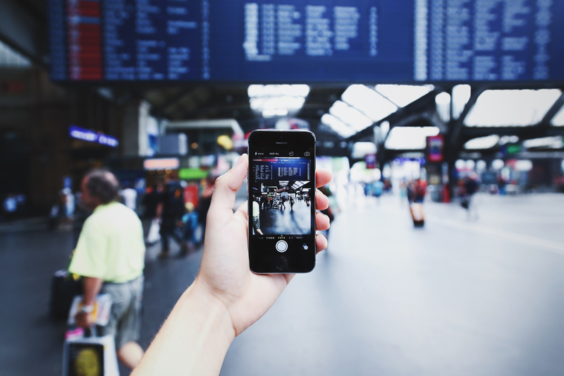 Smartphone dans une gare