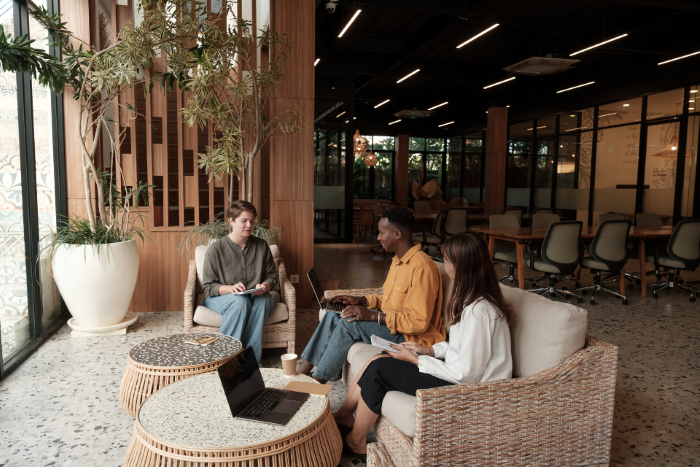 Découvrez nos astuces pour réseauter en coworking efficacement et développer votre réseau professionnel.