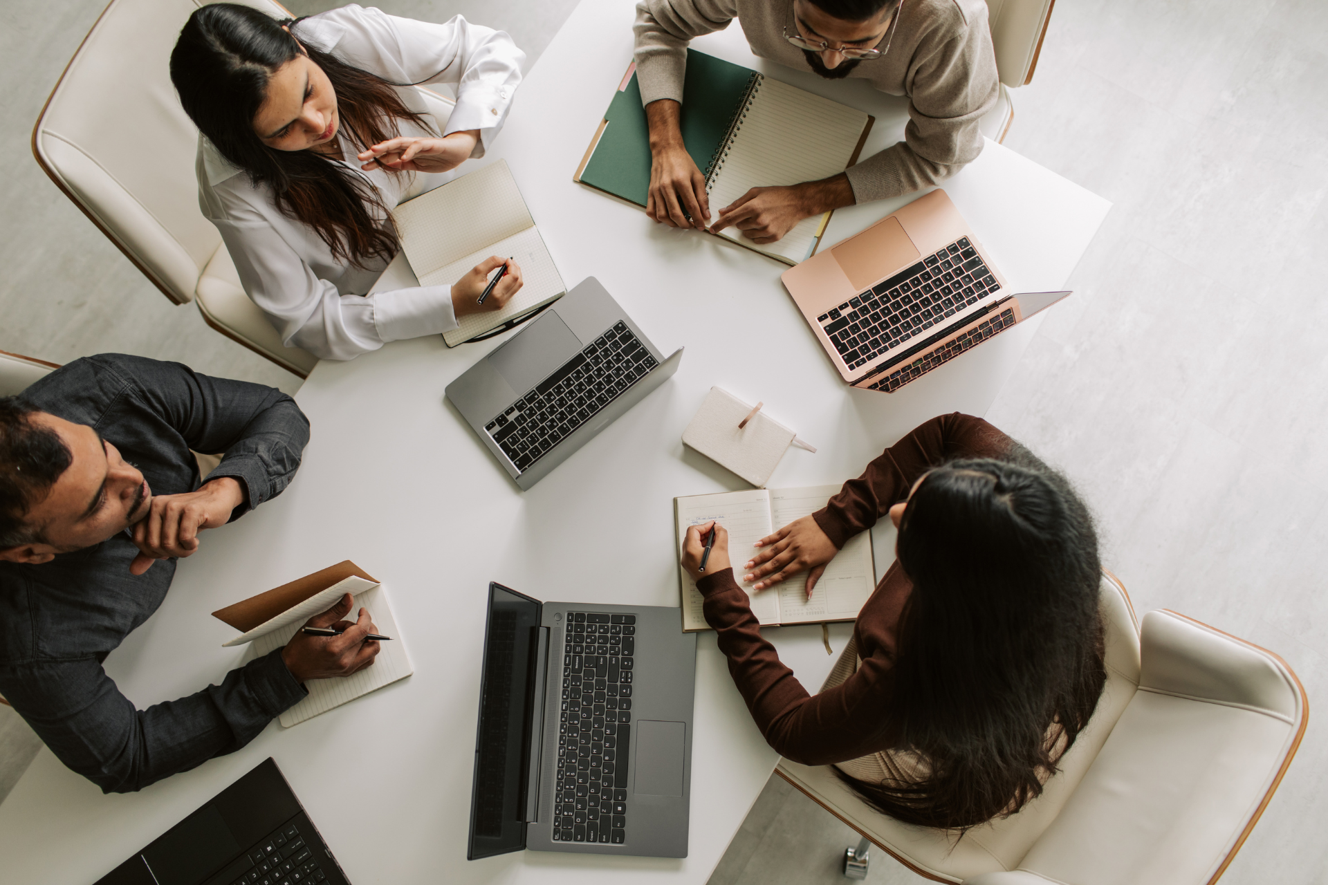 Je suis Lou, ton assistante IA spécialisé dans la création de contenu SEO Je peux t'aider à améliorer ta visibilité, optimiser ton SEO et transformer tes idées en leviers de croissance. Dis-moi simplement ce dont tu as besoin. Pour démarrer, tu peux aussi activer l'un de mes super-pouvoirs ?